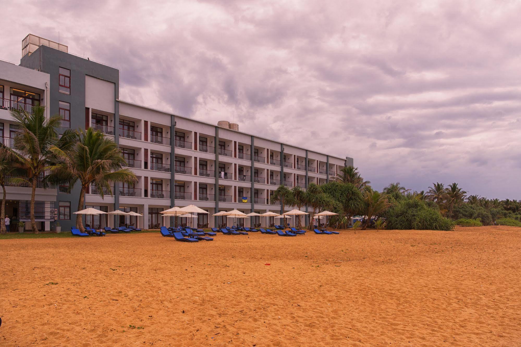 Jie Jie Beach Hotel Wadduwa Exteriör bild